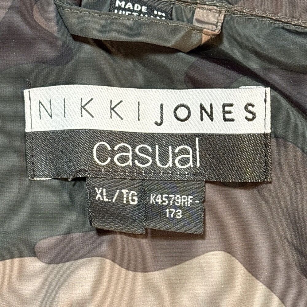 Nikki Jones Anorak Camo Jacket Women's XL Zip Up Hidden Hood Roll Tab Sleeves